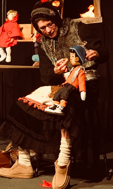 Le nez de Pinocchio
VERSION SPECIALE NOÊL
 
Le Nez de Pinocchio  s’habille aux couleurs de Noël et réinvente la tradition de la bûche avec malice !!